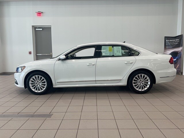 2017 Volkswagen Passat SE photo 4