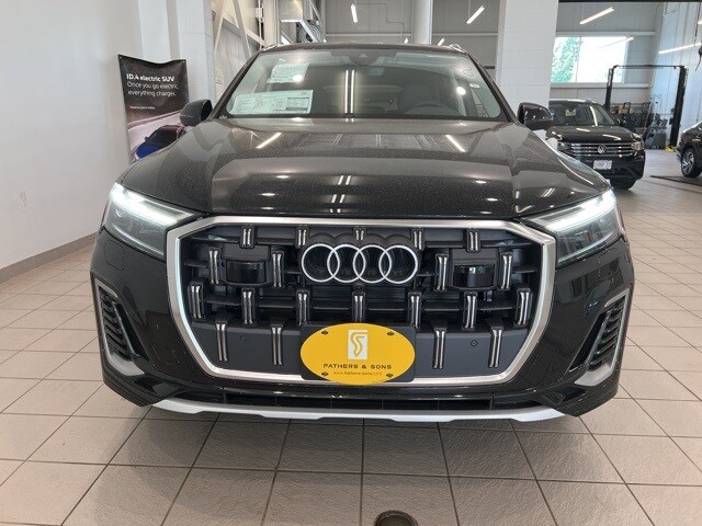 2025 Audi Q7 45 Premium Plus photo 2