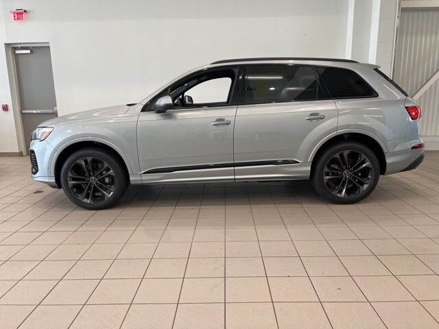 2025 Audi Q7 55 Premium Plus photo 3