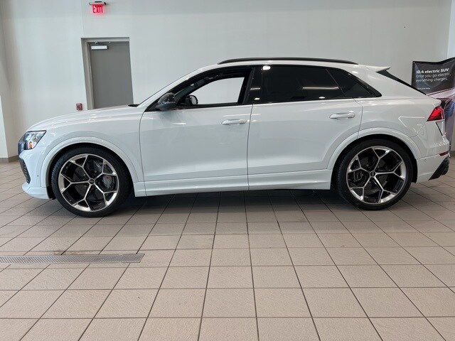 2025 Audi RS Q8 photo 4