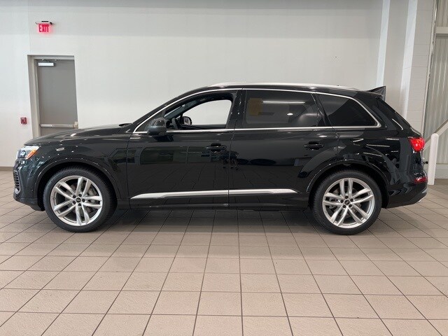 2025 Audi Q7 55 Premium Plus photo 2