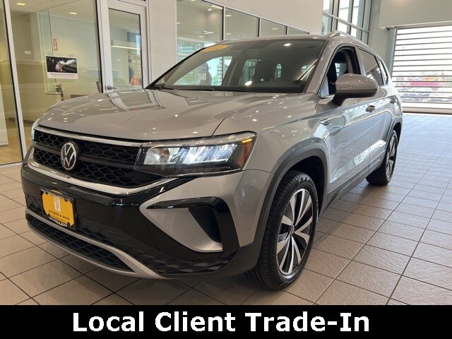 2022 Volkswagen Taos SE photo 2