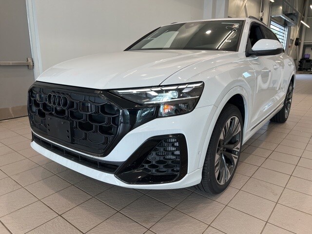 2025 Audi Q8 55 Premium Plus photo 2