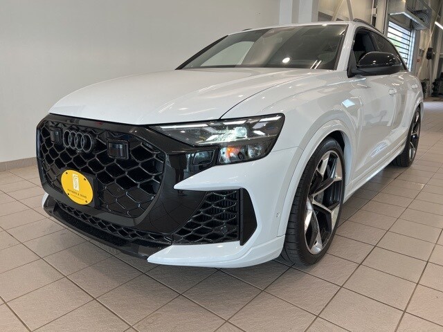 2025 Audi RS Q8 photo 3