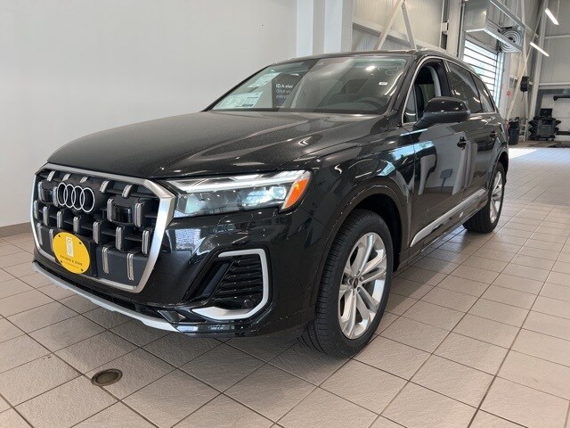 2025 Audi Q7 45 Premium Plus photo 3