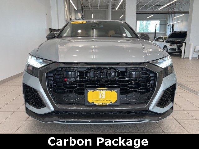 2024 Audi RS Q8 photo 2