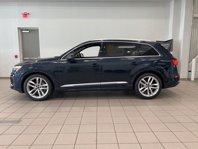 2025 Audi Q7 55 Premium Plus photo 2