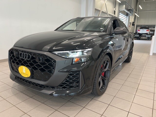 2025 Audi RS Q8 photo 3