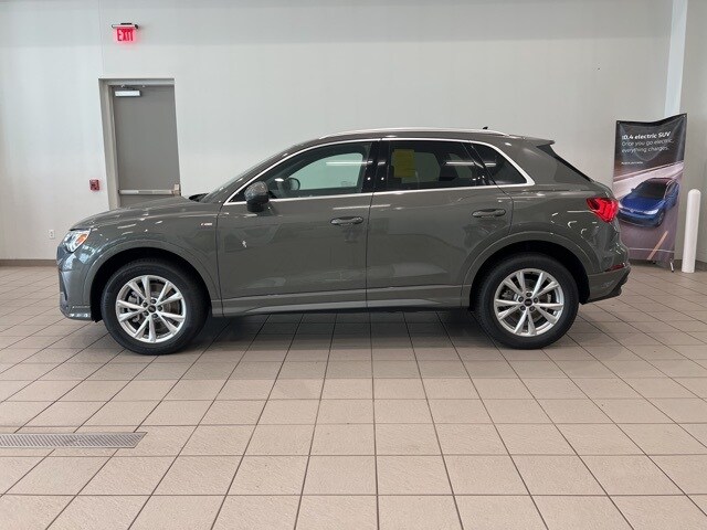 2025 Audi Q3 45 TFSI S line Premium photo 4
