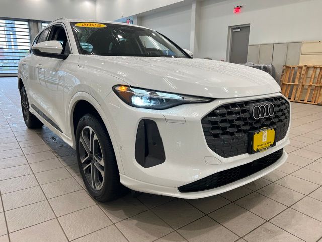 2025 Audi Q5 40 Premium's photo