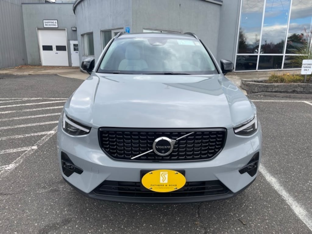 New 2026 Volvo XC40 B5 Plus SUV