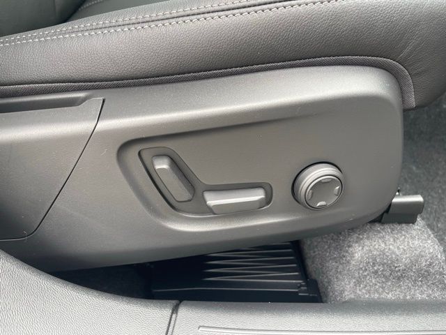 2026 Volvo XC40 Plus - Photo 22
