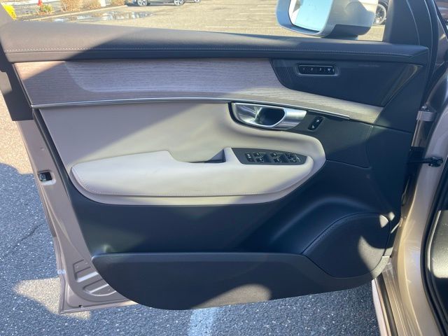2026 Volvo XC90 Plus - Photo 10