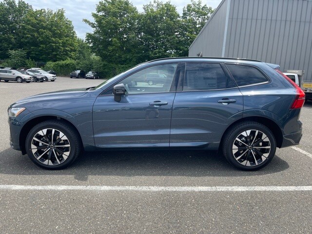 2026 Volvo XC60 B5 Plus photo 4