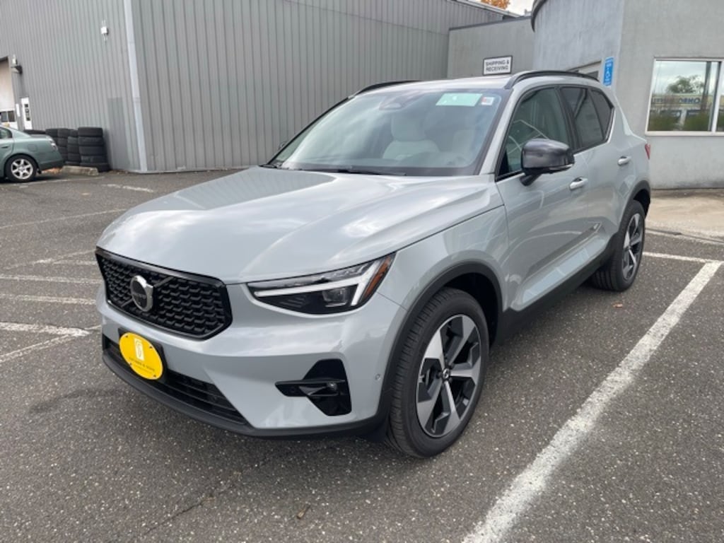 New 2026 Volvo XC40 B5 Plus SUV