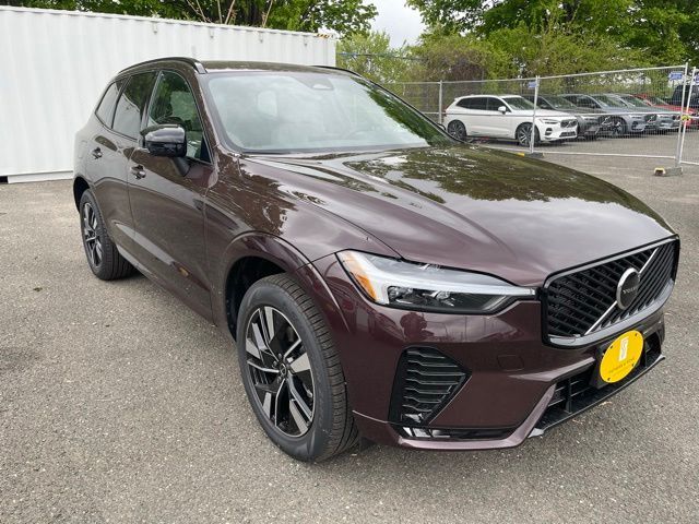 2026 Volvo XC60 B5 Core Dark AWD's photo
