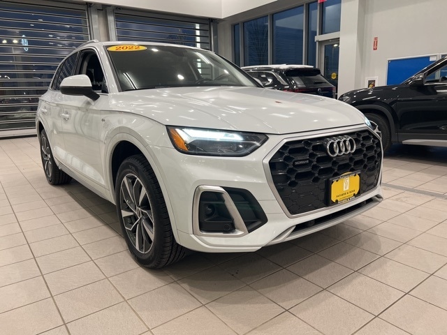 2022 Audi Q5 Premium Plus's photo