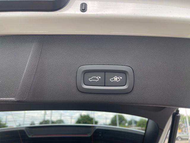 2026 Volvo XC40 Plus - Photo 18
