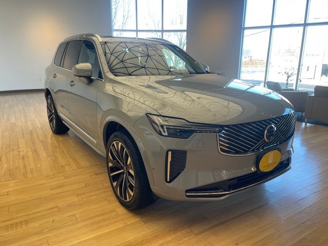 2026 Volvo XC90 Plus's photo