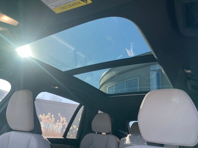 2026 Volvo XC90 Plus - Photo 11