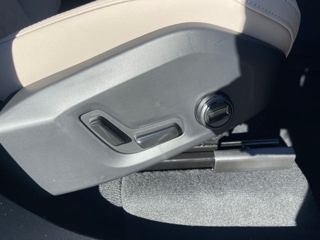 2026 Volvo XC90 Plus - Photo 22