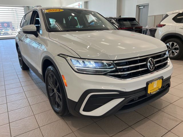 2024 Volkswagen Tiguan 2.0T SE 4Motion's photo