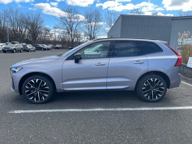 2026 Volvo XC60 B5 photo 4