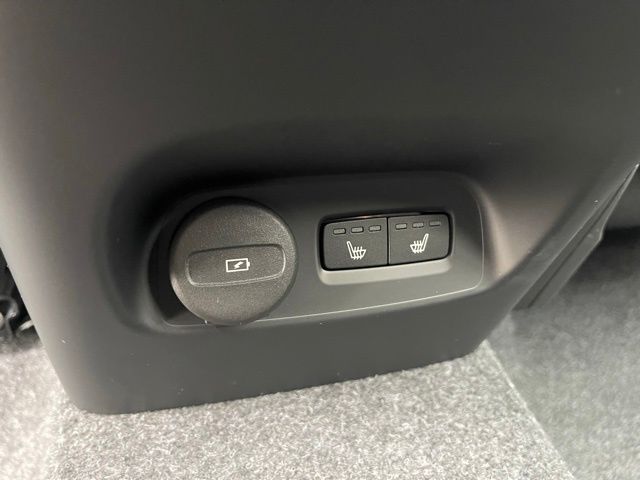 2026 Volvo XC40 Plus - Photo 15