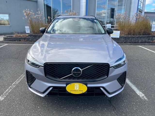 2026 Volvo XC60 B5 photo 2