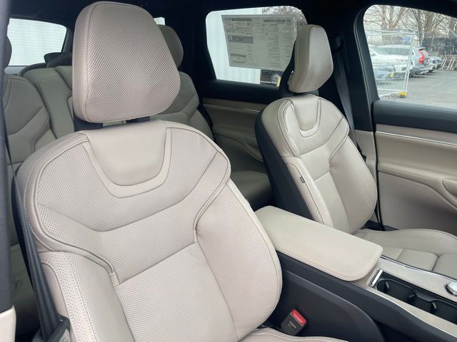 2026 Volvo EX90 Ultra - Photo 21