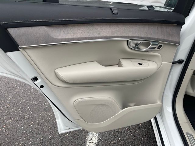 2026 Volvo XC90 Ultra - Photo 14