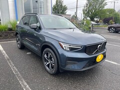 2026 Volvo XC40 B5 Core SUV