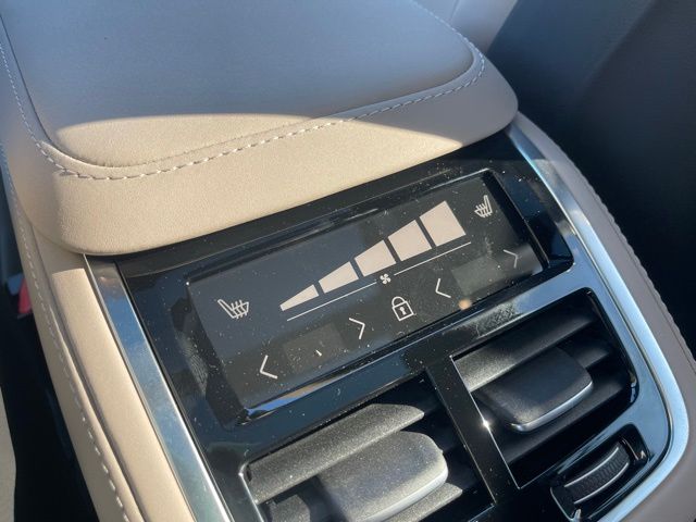 2026 Volvo XC90 Plus - Photo 15