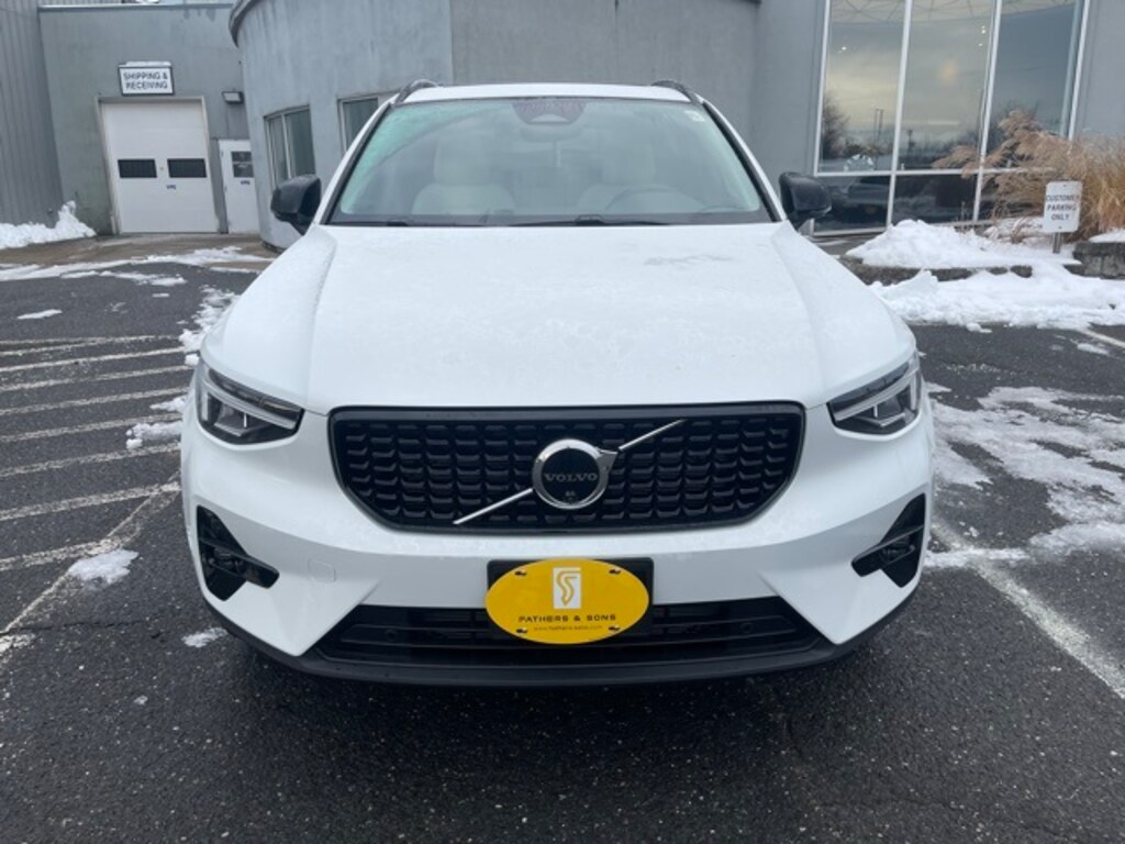 New 2026 Volvo XC40 B5 Plus SUV
