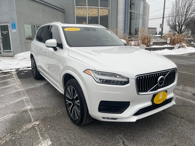 2020 Volvo XC90 Momentum's photo