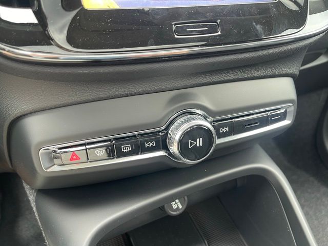 2026 Volvo XC40 Plus - Photo 33