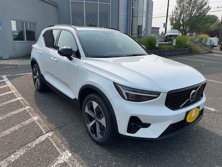 2026 Volvo XC40 B5 Plus SUV