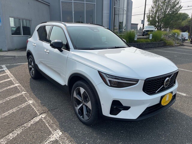 2026 Volvo XC40 B5 Plus AWD SUV