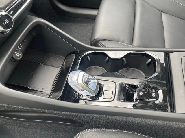 2026 Volvo XC40 Plus - Photo 34