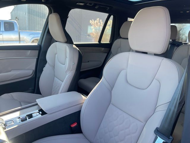 2026 Volvo XC90 Plus - Photo 8