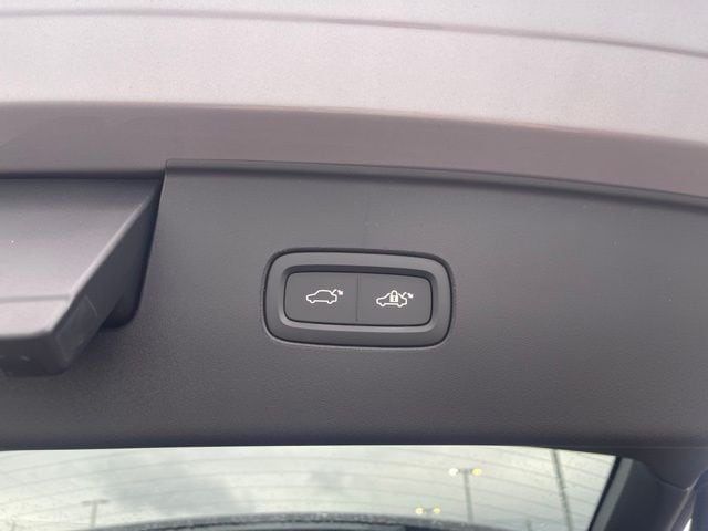 2026 Volvo EX90 Ultra - Photo 18