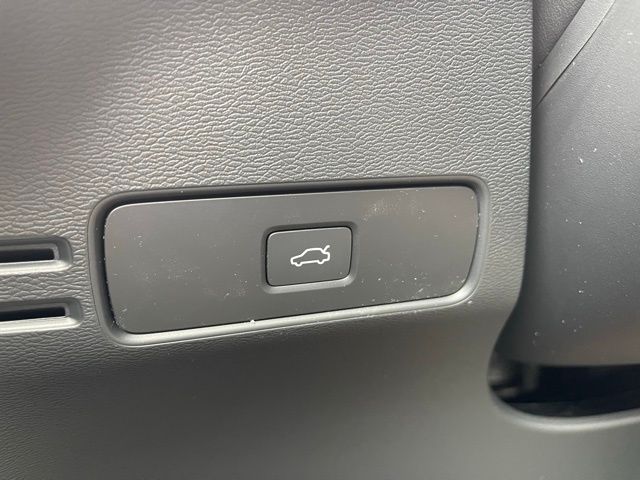 2026 Volvo XC40 Plus - Photo 28
