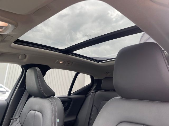 2026 Volvo XC40 Plus - Photo 11