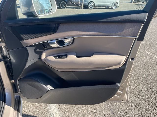 2026 Volvo XC90 Plus - Photo 23