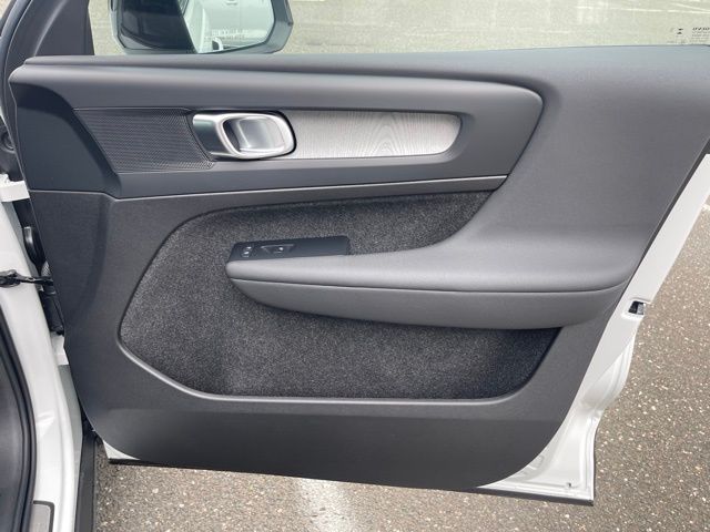 2026 Volvo XC40 Plus - Photo 23