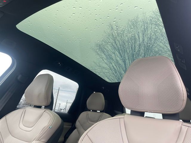 2026 Volvo EX90 Ultra - Photo 11