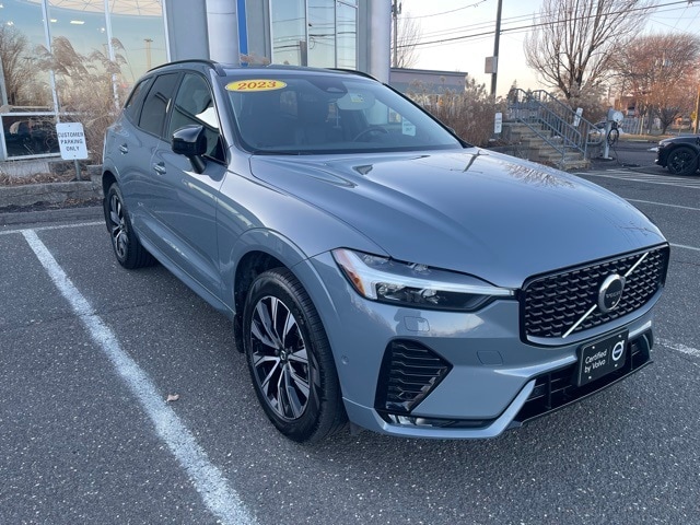 2023 Volvo XC60 Plus's photo