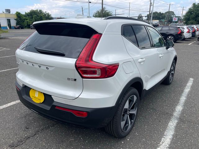 2026 Volvo XC40 Plus - Photo 7