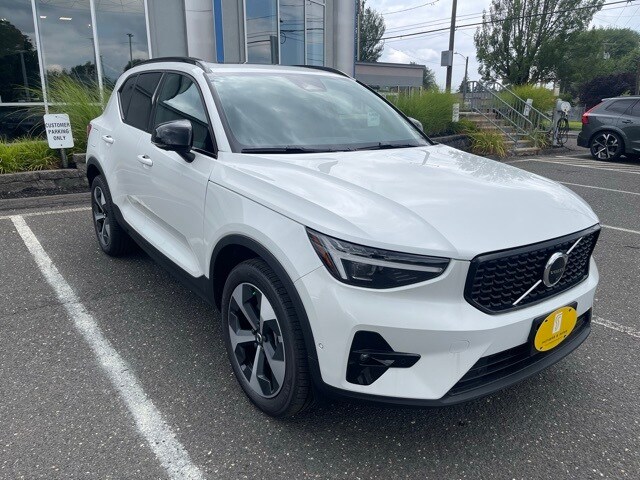 2026 Volvo XC40 B5 Plus AWD SUV