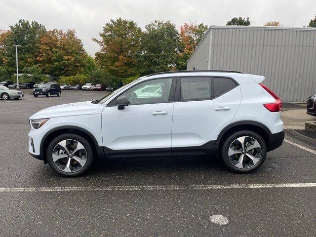 2026 Volvo XC40 Plus photo 4